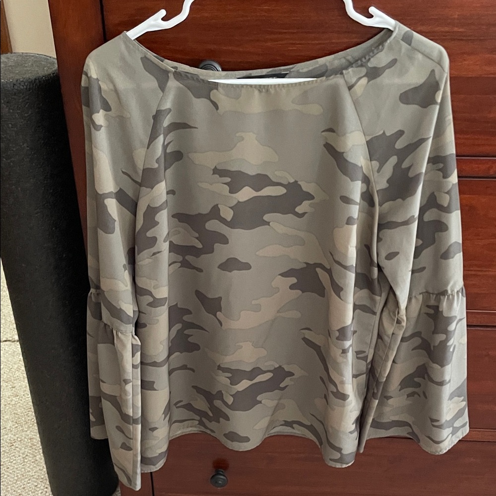 4/$15 Banana Republic Gray Camouflage Women's Hoodie